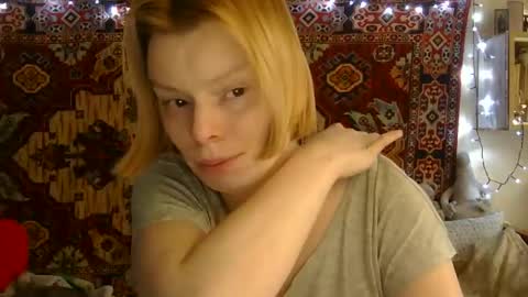 Snapshot of miss_elistia_ chatting on June 2026 02:33:01 PM Elis online show from June 2026 02:33:01 PM