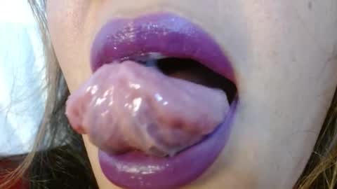 Miss Evoleth online show from November 2025 05:02:01 PM