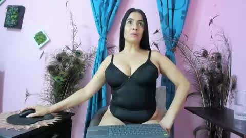 Snapshot of miss_flora chatting on October 2025 10:16:02 AM Monica Patricia online show from October 2025 10:16:02 AM