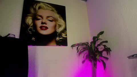 miss_isa19 online show from June 2026 08:00:02 PM