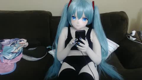 Snapshot of miss_kigu_miku chatting on December 2024 02:52:01 AM Miku online show from December 2024 02:52:01 AM
