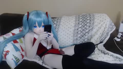 Snapshot of miss_kigu_miku chatting on December 2024 05:40:01 AM Miku online show from December 2024 05:40:01 AM