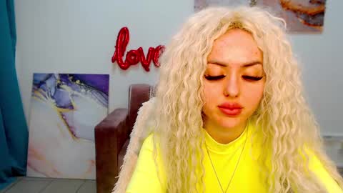 Snapshot of miss_kiten chatting on February 2025 10:43:02 PM miss_kiten online show from February 2025 10:43:02 PM