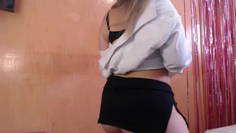 lilieth  online show from September 2025 03:45:02 PM