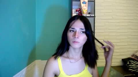 Snapshot of miss_rona_xoxo chatting on April 2026 01:15:01 PM Rona online show from April 2026 01:15:01 PM