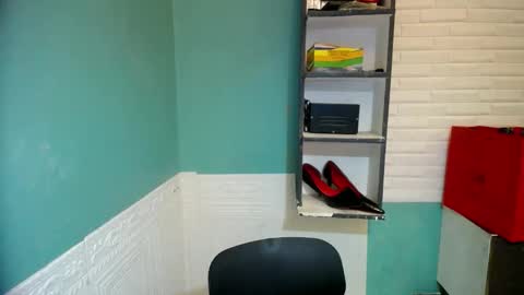 Snapshot of miss_rona_xoxo chatting on May 2026 01:16:02 PM Rona online show from May 2026 01:16:02 PM
