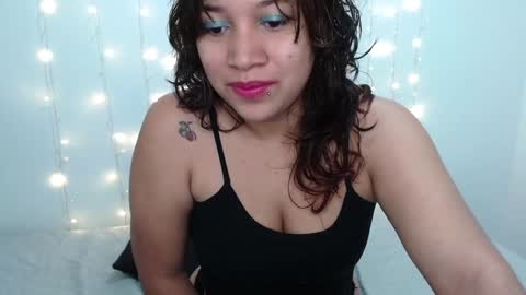Snapshot of miss_rose1 chatting on February 2025 11:32:01 AM ROS online show from February 2025 11:32:01 AM
