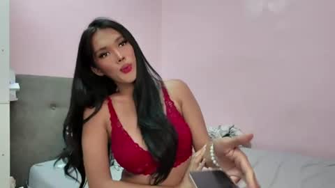 Snapshot of miss_scarletslut chatting on July 2026 01:02:01 PM Scarlet Slut online show from July 2026 01:02:01 PM