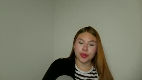 Snapshot of miss_sophie1 chatting on May 2026 01:33:02 AM sophi 3 online show from May 2026 01:33:02 AM