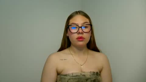Snapshot of miss_sophie1 chatting on June 2026 12:43:02 AM sophi 3 online show from June 2026 12:43:02 AM