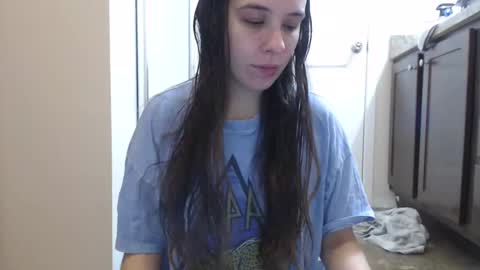 Snapshot of miss_sunshine01 chatting on December 2024 03:20:01 AM Bella online show from December 2024 03:20:01 AM