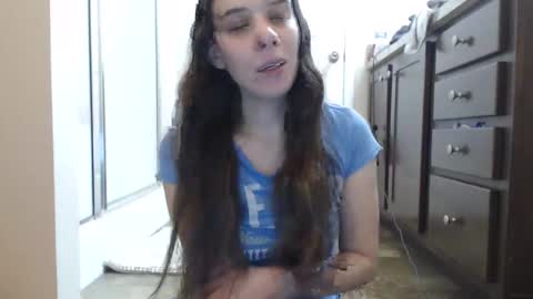 Snapshot of miss_sunshine01 chatting on December 2024 02:18:01 AM Bella online show from December 2024 02:18:01 AM