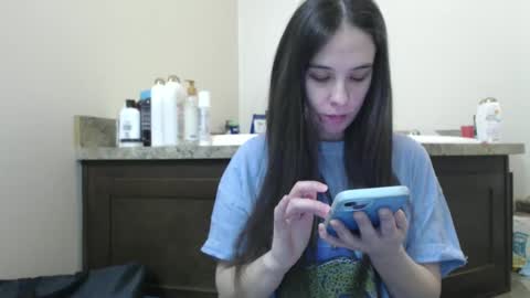 Snapshot of miss_sunshine01 chatting on January 2025 04:19:02 PM Bella online show from January 2025 04:19:02 PM