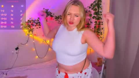 Tina  Julie online show from November 2025 09:58:01 PM