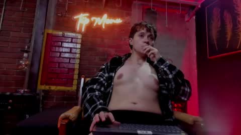 Snapshot of missaelrossi chatting on April 2026 08:20:02 PM Miguel online show from April 2026 08:20:02 PM