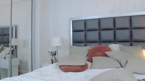        n g e l i n a        online show from December 2024 06:04:02 PM