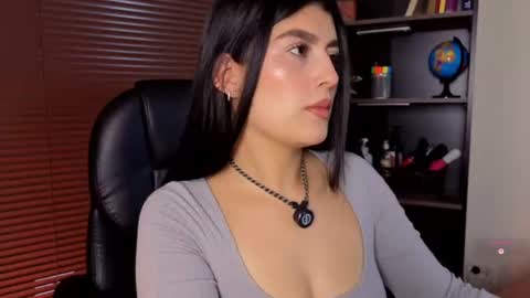 Snapshot of missatenea2 chatting on July 2026 01:17:01 PM Laura online show from July 2026 01:17:01 PM