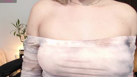 Snapshot of missblair12 chatting on February 2025 02:16:02 PM MissBlair online show from February 2025 02:16:02 PM