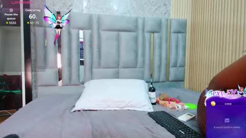 Miss Evelyn  online show from December 2025 03:01:02 AM