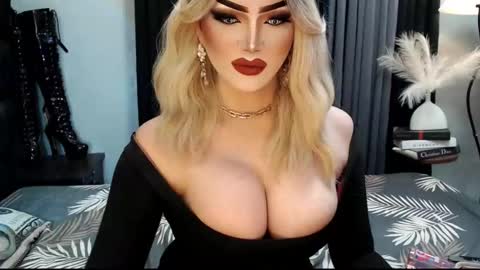 Snapshot of misschannel4sub chatting on December 2025 10:29:02 PM PRIESTESS CHANNEL online show from December 2025 10:29:02 PM