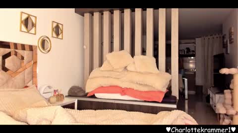 Charlotte independent model online show from February 2025 04:42:02 AM