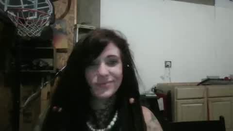misshoneybadger333 online show from October 2025 12:57:01 AM