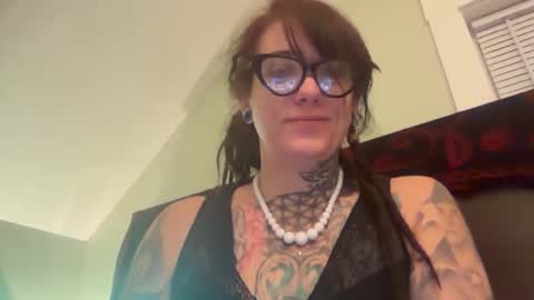 misshoneybadger333 online show from November 2025 11:58:02 PM