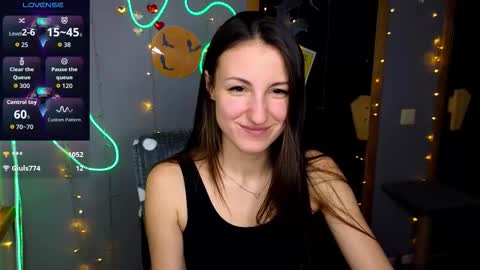 Sofia online show from October 2025 01:22:02 PM