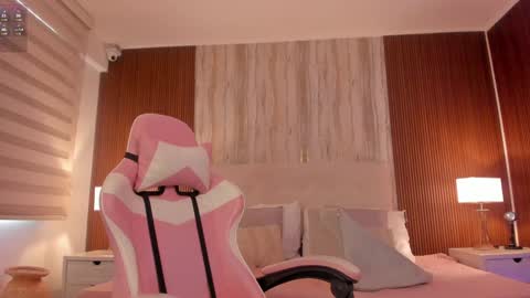 Bella Castillo online show from December 2024 02:54:01 PM