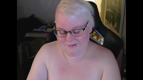 Snapshot of misslj90 chatting on June 2026 12:12:02 AM misslj90 online show from June 2026 12:12:02 AM