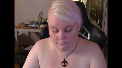 Snapshot of misslj90 chatting on June 2026 08:02:02 PM misslj90 online show from June 2026 08:02:02 PM