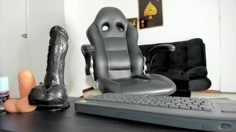 Snapshot of missmartinafeet chatting on February 2025 10:22:01 PM Martina online show from February 2025 10:22:01 PM