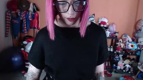 Miss Mia online show from December 2025 04:14:01 PM