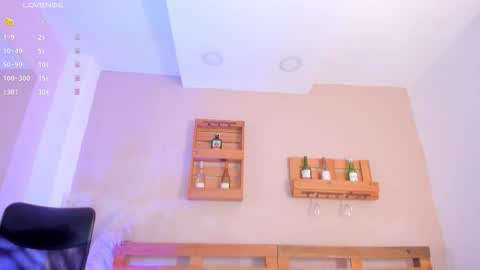 Mia  online show from October 2025 11:43:02 AM