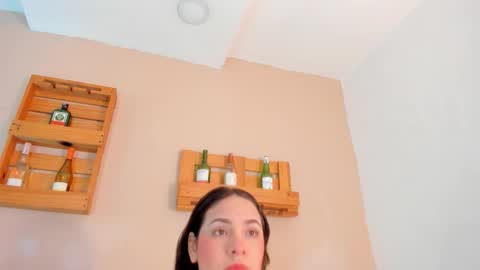 Mia  online show from November 2025 11:44:01 AM