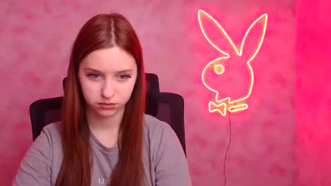 Mia online show from December 2025 12:54:01 PM