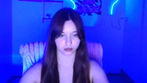 Mia online show from December 2025 07:01:02 PM