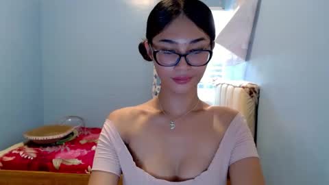missminervaa online show from June 2026 07:00:01 AM