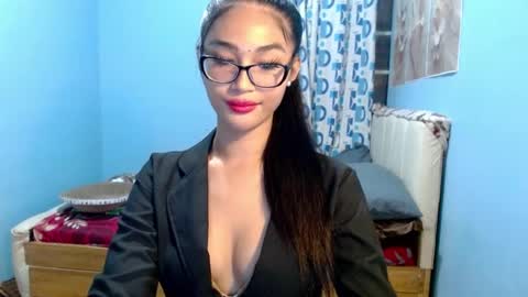 missminervaa online show from July 2026 01:45:02 PM