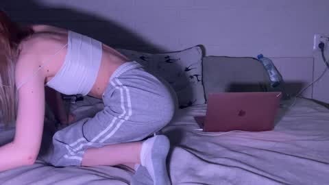 missmiroslava online show from April 2026 01:41:01 PM