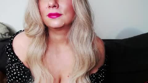 Missqueen1416 online show from March 2025 05:39:02 PM