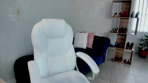 Miss Rhodes online show from December 2025 08:13:01 PM