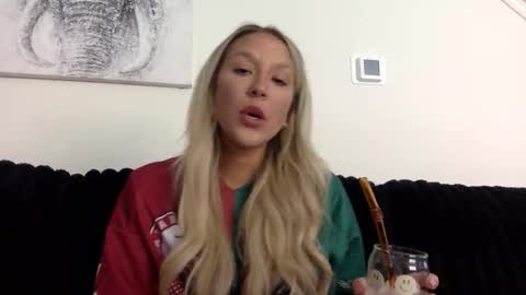 Alyssa online show from April 2026 07:16:02 PM