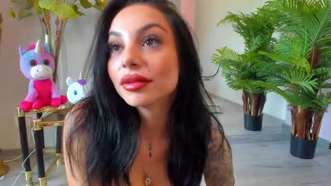 Sienna online show from June 2026 06:52:02 AM