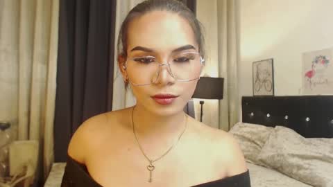 misstrishontop online show from December 2024 10:17:02 AM