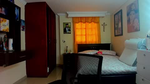 missvalery1 online show from September 2025 08:52:02 PM