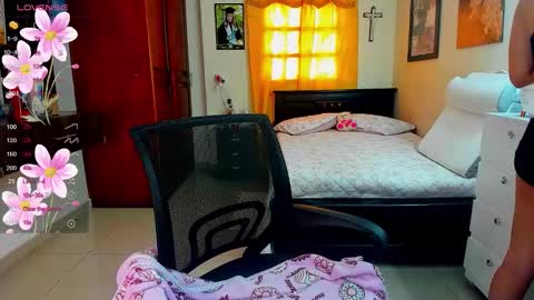 missvalery1 online show from September 2025 08:54:01 PM