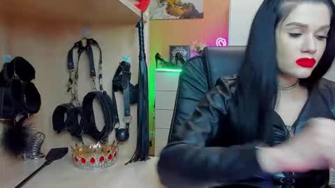 Mistress Kristi online show from October 2025 07:03:01 PM