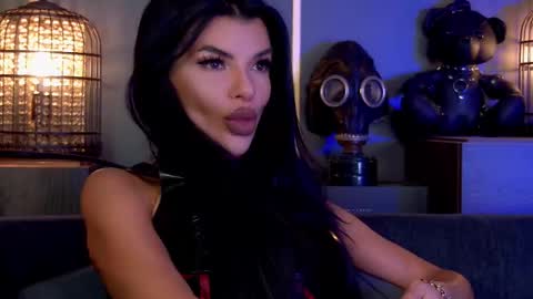 Elenia online show from September 2025 11:43:01 AM