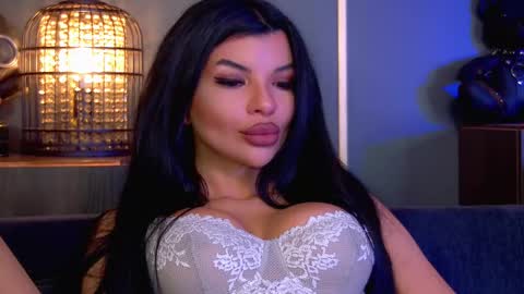 Elenia online show from December 2025 11:37:02 AM